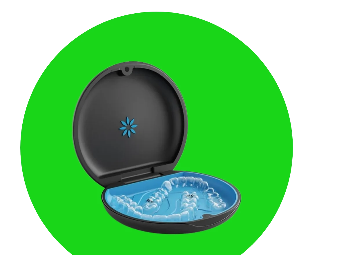 Vivera retainer case with clear retainers